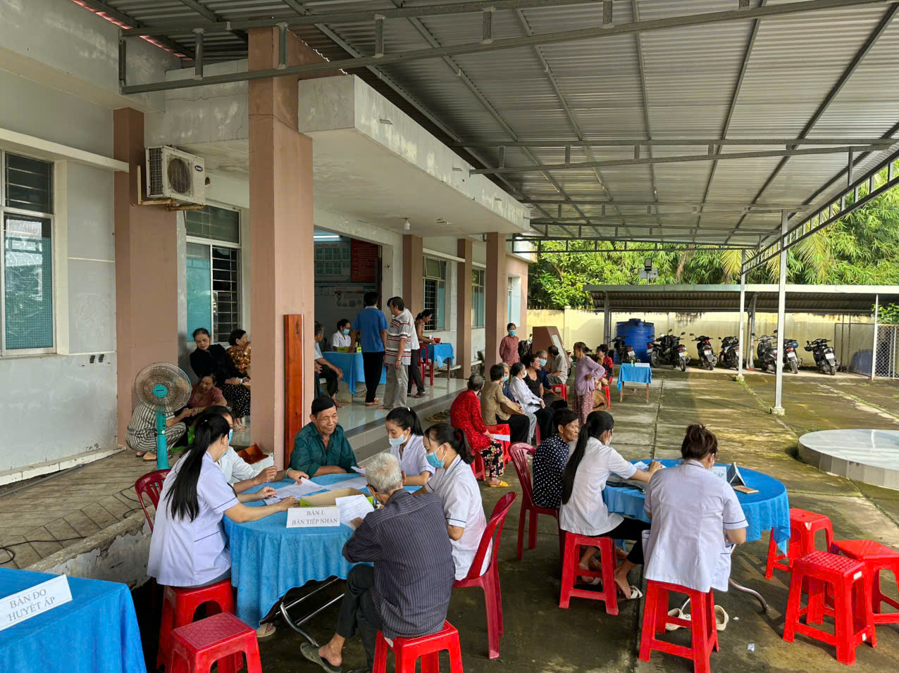 TRẠM Y TẾ XÃ ĐỒNG KHỞI BẮT ĐẦU KHÁM SÀNG LỌC SỨC KHỎE MIỄN PHÍ CHO NGƯỜI DÂN