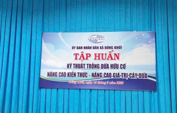 Xã Đồng Khởi tổ chức tập huấn kỹ thuật canh tác dừa hữu cơ cho nông dân