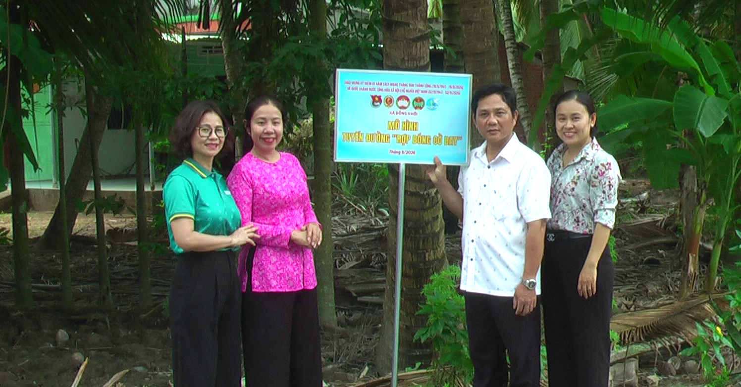 ĐỒNG KHỞI: RA QUÂN THỰC HIỆN MÔ HÌNH TUYẾN ĐƯỜNG “RỢP BÓNG CỜ BAY”
