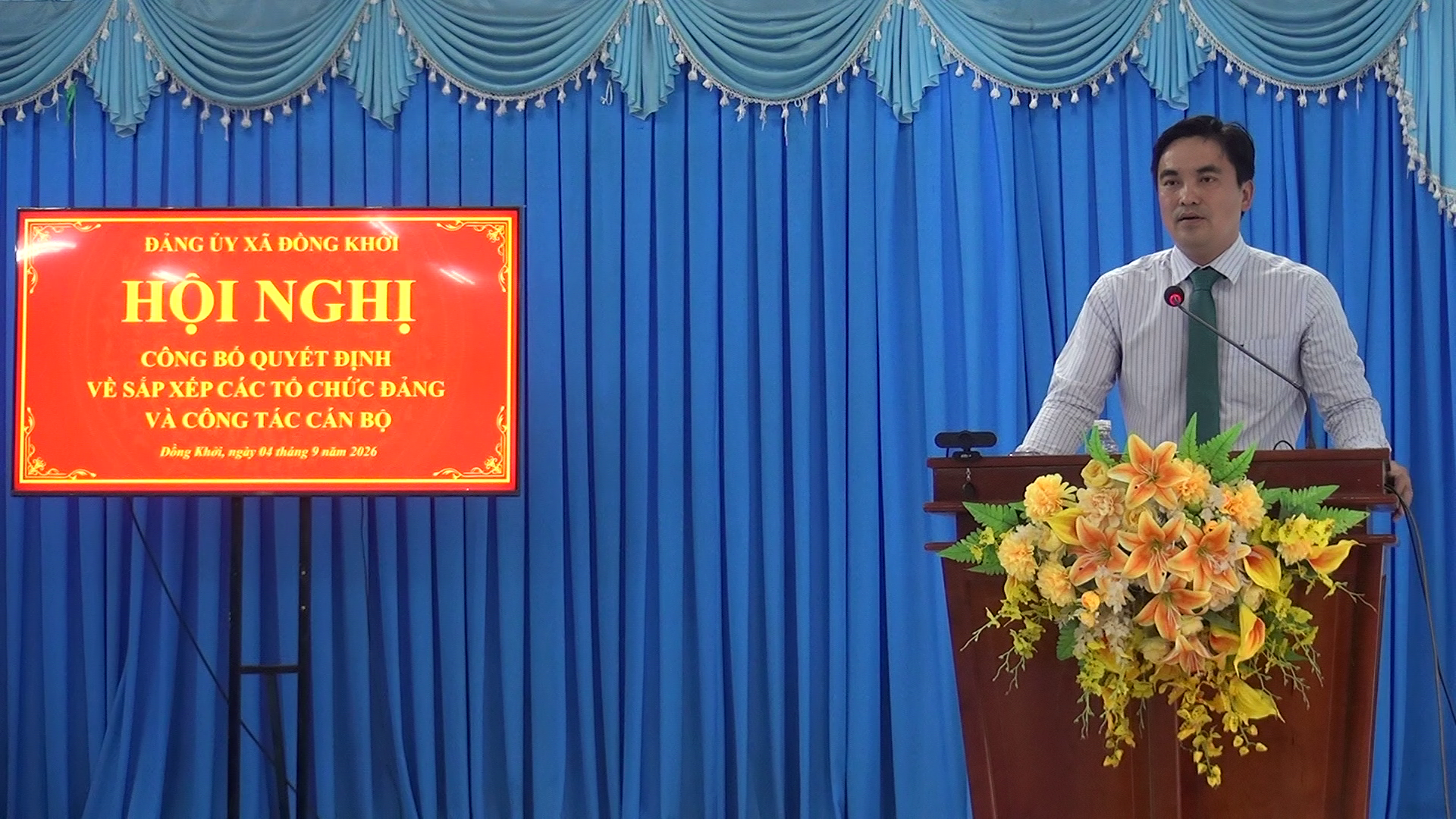 ĐỒNG KHỞI: CÔNG BỐ QUYẾT ĐỊNH VỀ SẮP XẾP CÁC TỔ CHỨC ĐẢNG VÀ CÔNG TÁC CÁN BỘ